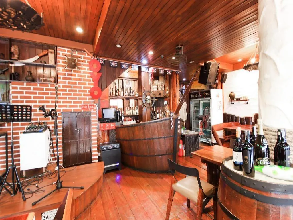 Oyo 1103 Pirates House Hotel Пхипхи
