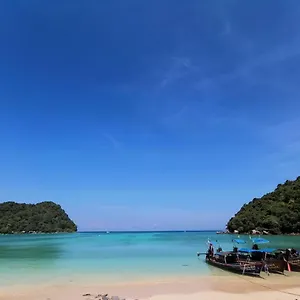 2* Resort Pp Red Tuna Hut