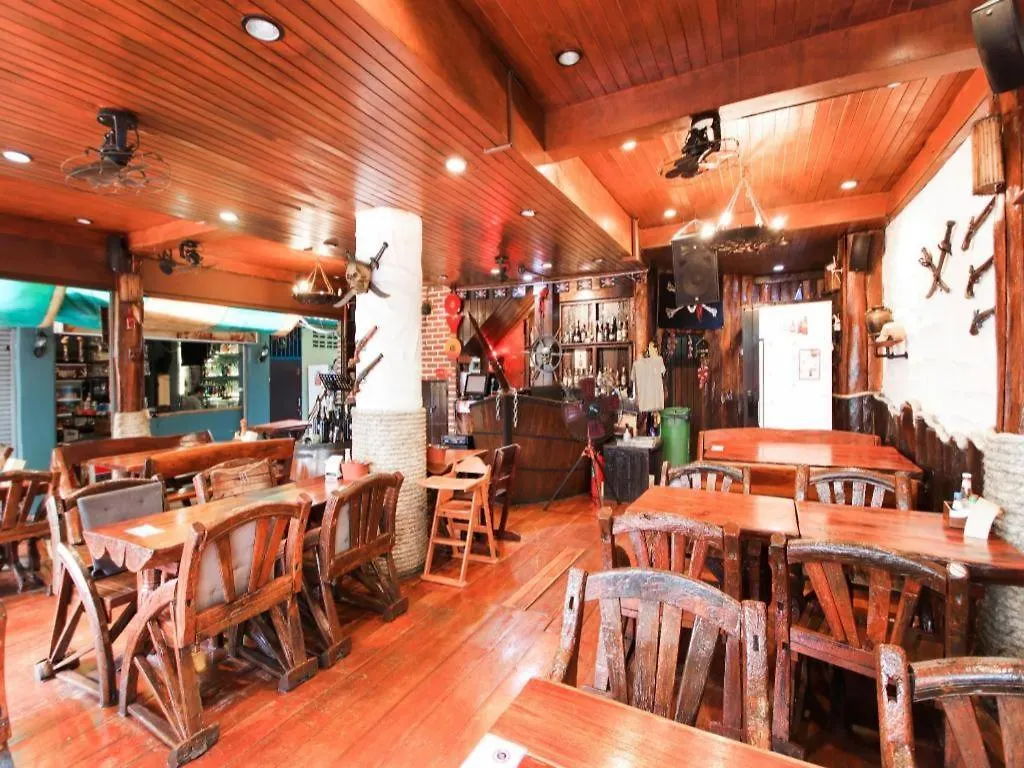 Oyo 1103 Pirates House Hotel Phi Phi Don 2*,  Thailand